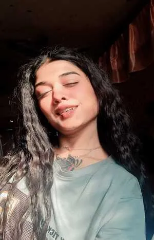 VIP call girl in Dwarka