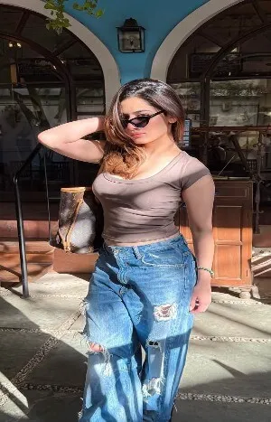 VIP call girl in Dwarka